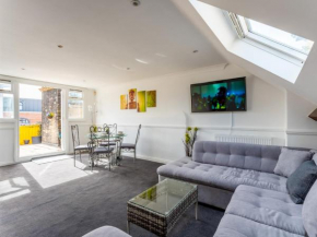 Pass the Keys Gorgeous Central 2 bedroom Flat with Roof Garden